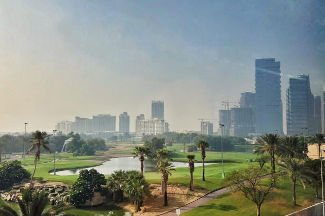 Vue panoramique de Dubaï, ville d’avenir pour l’investissement immobilier avec Triomphe Real Estate – grands projets et opportunités de croissance en 2024.