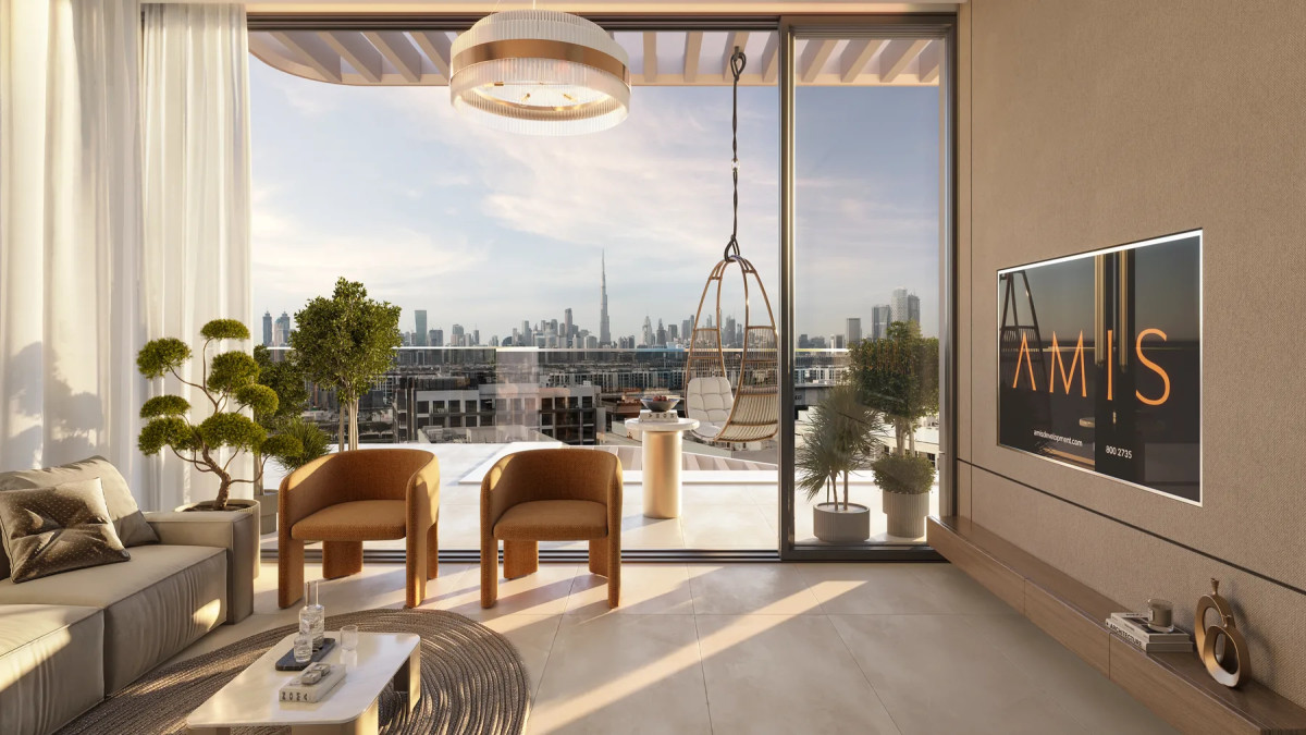 Salon lumineux de Woodland Crest avec vue sur Dubaï