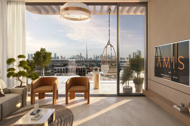 Salon lumineux de Woodland Crest avec vue sur Dubaï